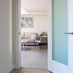 Live Like A Local In Contemporary Duplex إشبيلية