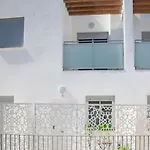 شقة Live Like A Local In Contemporary Duplex *