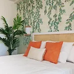 Live Like A Local In Contemporary Duplex شقة إشبيلية