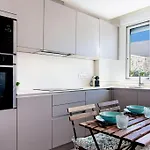 شقة Live Like A Local In Contemporary Duplex *