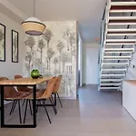 Live Like A Local In Contemporary Duplex *