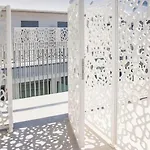 شقة Live Like A Local In Contemporary Duplex