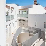 Live Like A Local In Contemporary Duplex *