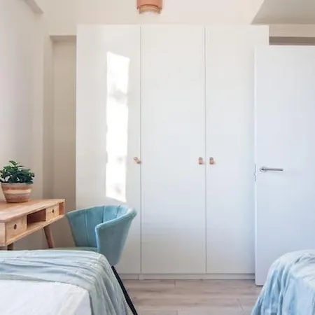 Live Like A Local In Contemporary Duplex Seville