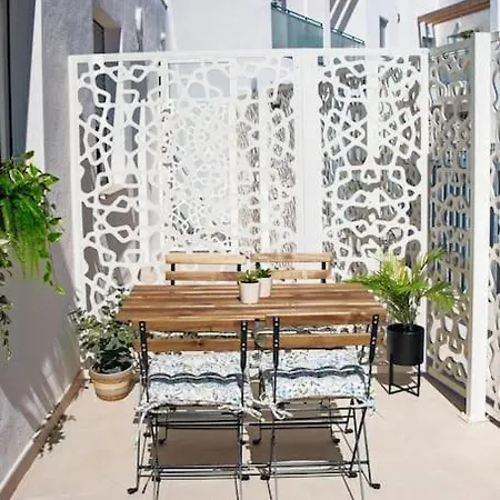 Live Like A Local In Contemporary Duplex Apartment Seville