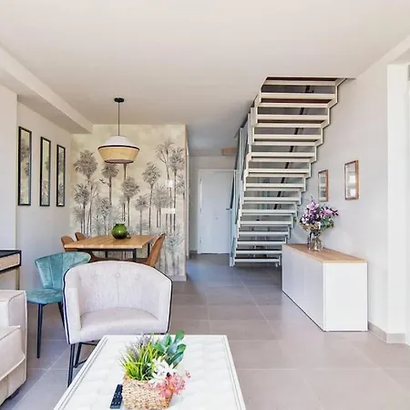 Live Like A Local In Contemporary Duplex Seville