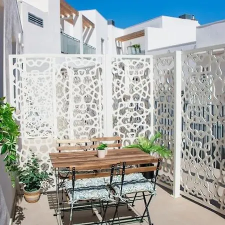 Live Like A Local In Contemporary Duplex Apartment Seville