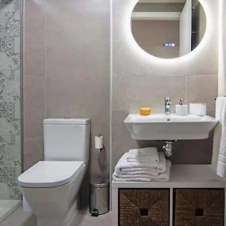 Live Like A Local In Contemporary Duplex *
