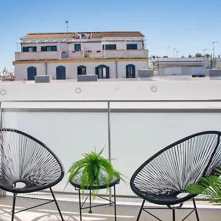 Live Like A Local In Contemporary Duplex *