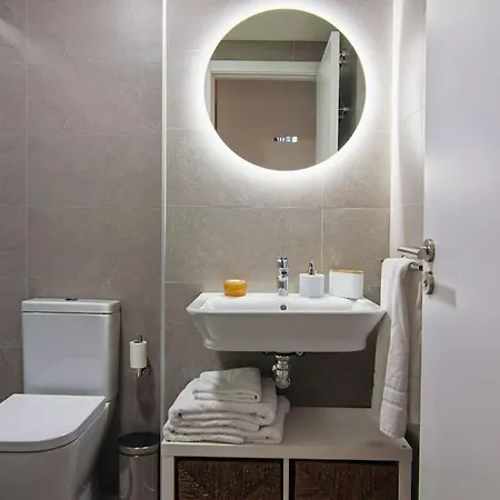 Live Like A Local In Contemporary Duplex Seville