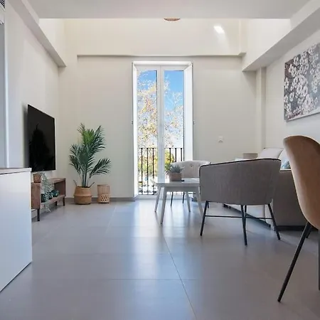 Live Like A Local In Contemporary Duplex Seville