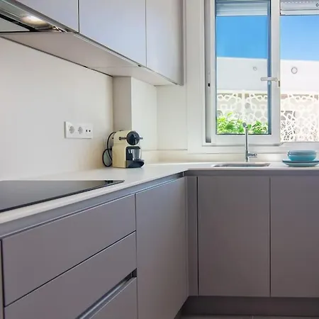 Live Like A Local In Contemporary Duplex *