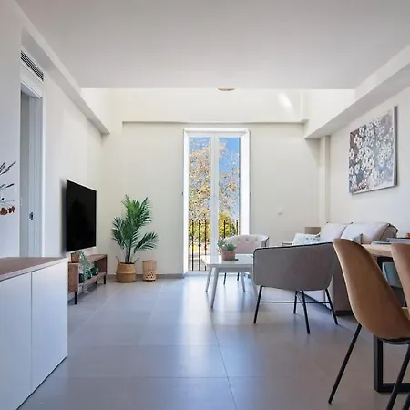 Live Like A Local In Contemporary Duplex *