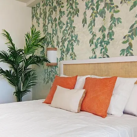Live Like A Local In Contemporary Duplex Apartment Seville