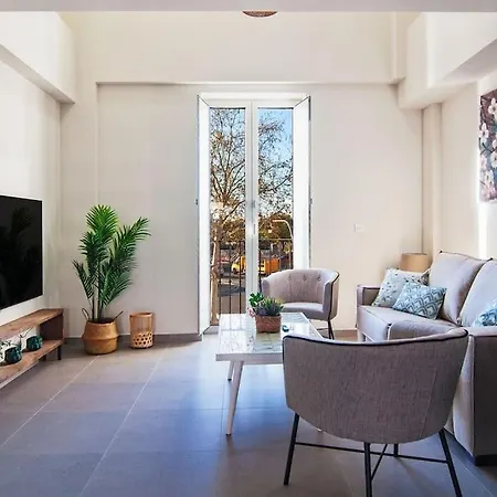 Live Like A Local In Contemporary Duplex *