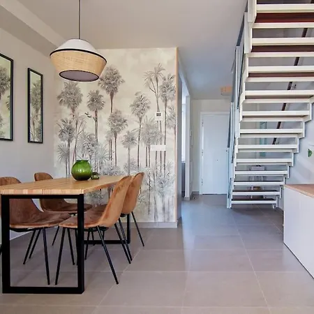 Live Like A Local In Contemporary Duplex *