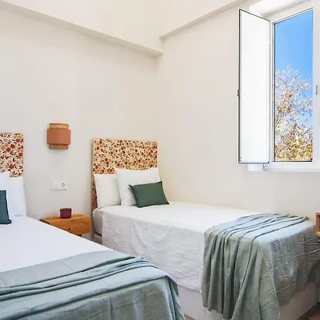Live Like A Local In Contemporary Duplex Apartment Seville