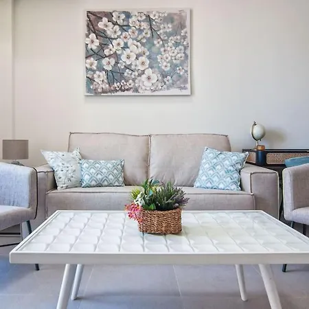 Live Like A Local In Contemporary Duplex Apartment Seville