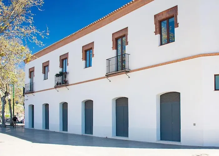 Live Like A Local In Contemporary Duplex *