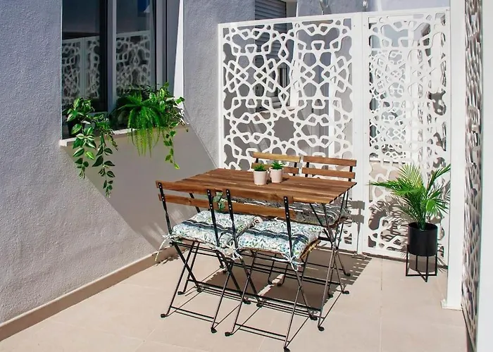 Live Like A Local In Contemporary Duplex Apartament *