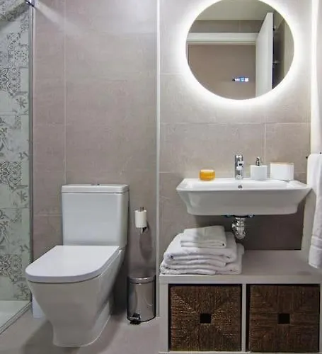 Live Like A Local In Contemporary Duplex *