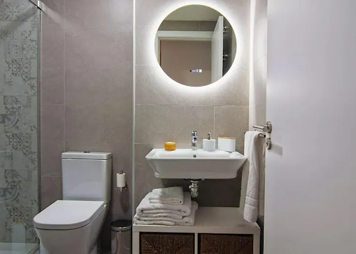 Live Like A Local In Contemporary Duplex Sewilla