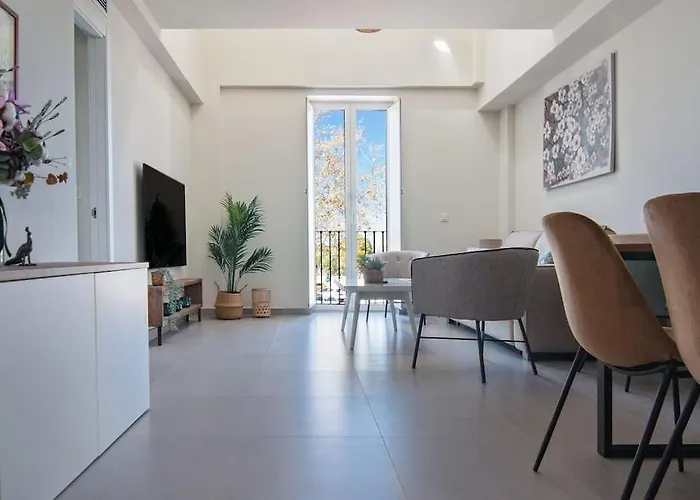 Live Like A Local In Contemporary Duplex Sewilla