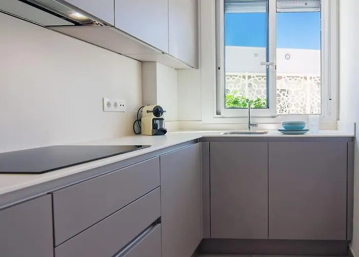 Live Like A Local In Contemporary Duplex *