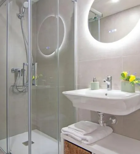 Live Like A Local In Contemporary Duplex Sewilla