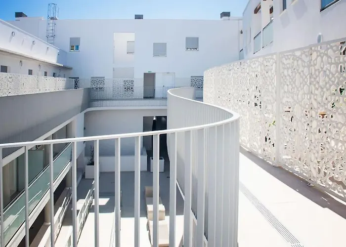 Live Like A Local In Contemporary Duplex Apartament *