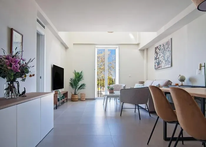 Live Like A Local In Contemporary Duplex *