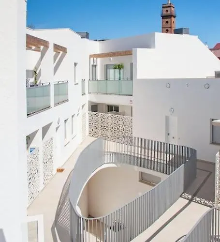 Live Like A Local In Contemporary Duplex *