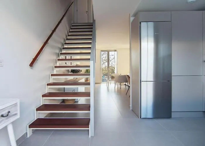 Live Like A Local In Contemporary Duplex Apartament Sewilla